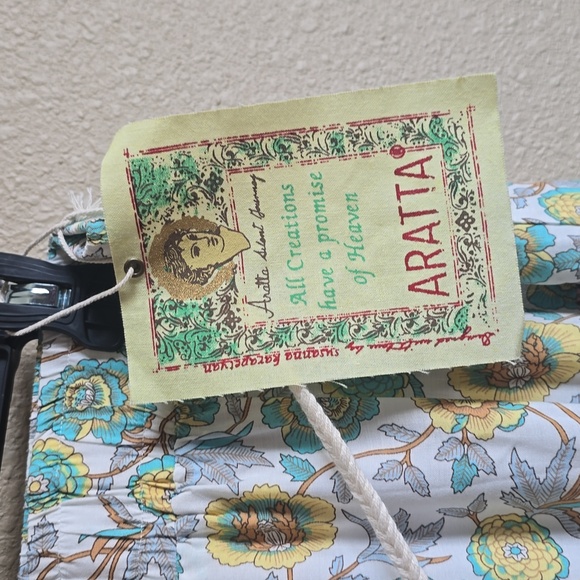 NWT Aratta Forever Lilies Shorts. Medium. High Rise - Picture 7 of 10